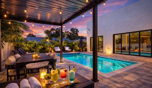 3-Bedroom Heated Saltwater Pool near Siesta Key and Downtown