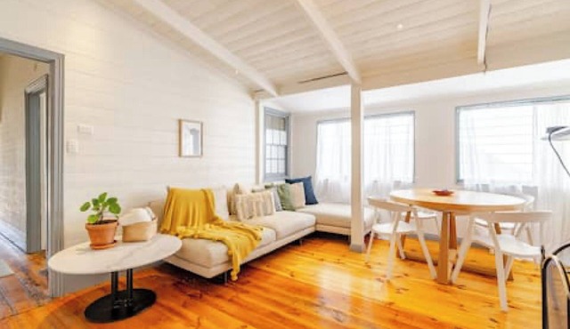 3 Bedroom HERlTAGE COTTAGE + Rear PARKlNGnn