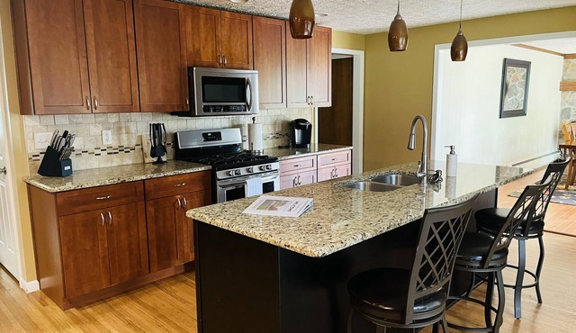 3 Bedroom High End House With Hot Tub Close To Erie Canal And Golf Courses