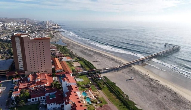 3-bedroom house in Playas de Rosarito with AC, WiFi 3 min walk to Papas&Beer