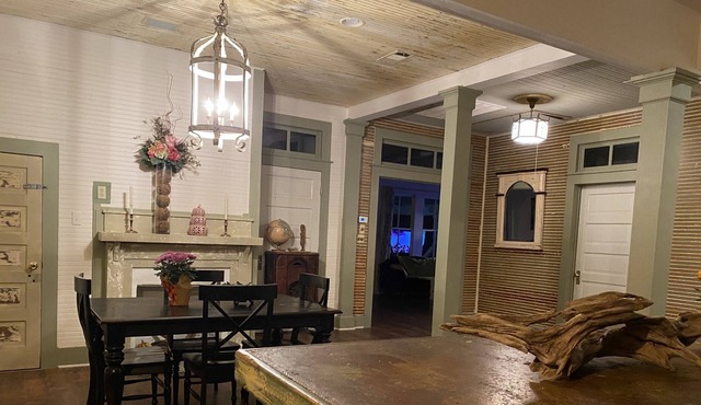 3 bedroom home built in the 1850s centrally located in Saint Francisville