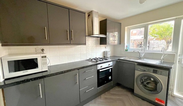 3 Bedroom Holiday Home with good transport