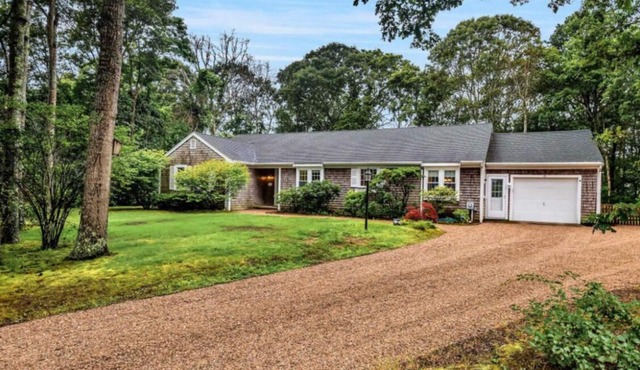 3 Bedroom Home 1.5 mile to beaches, downtown Falmouth & 3 miles to golf
