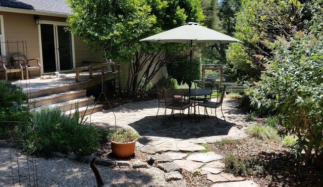 3 bedroom home, 5 miles from Santa Cruz beaches.