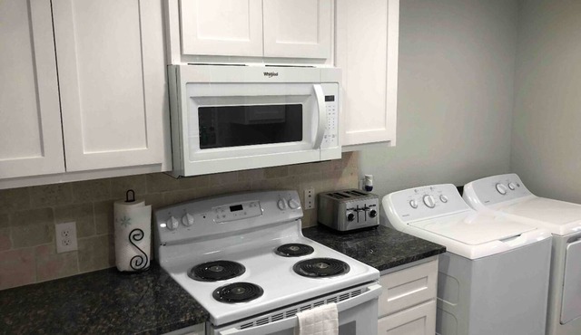3 bedroom home by Kataluma Nightly Rentals
