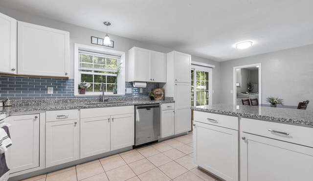 3 Bedroom Home: Close to Springs, Champion's Park, Gatorback and Gainesville/UF