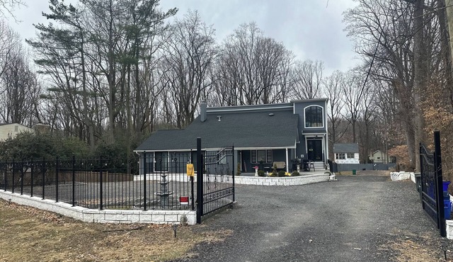 3-bedroom home in awesome quiet neighborhood of Bethesda with WiFi, AC