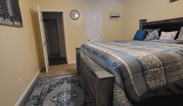 3 Bedroom Home in charming Hope Mills w/WiFi, AC, Covered Patio, Grill, & Pool