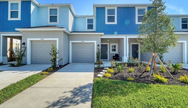 3-bedroom home in charming Sarasota. Relax and unwind. 11 ml from beaches.