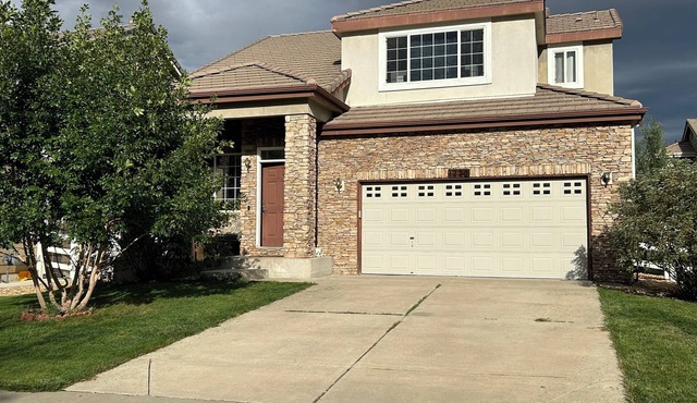 3 bedroom home in Golf Course Community. Short distance to Airport.
