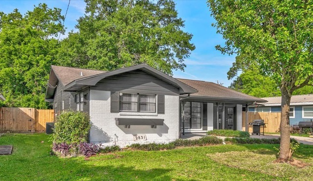 3 bedroom home in Groves with fenced yard