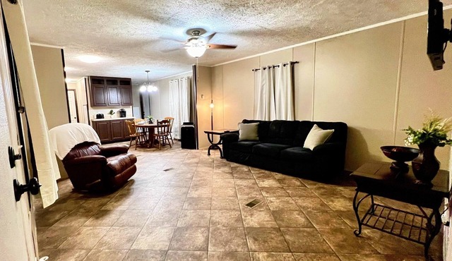 3-bedroom home in quaint Sorrento with AC, WiFi, pond