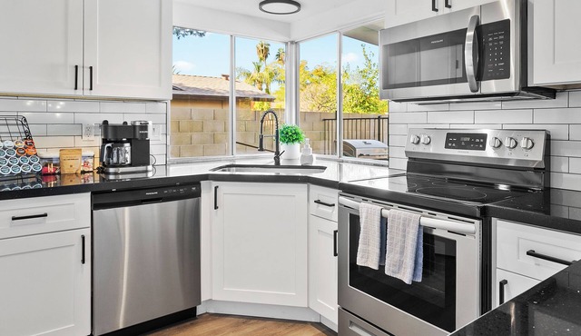 3 Bedroom Home in Scottsdale with Pool & Hot Tub