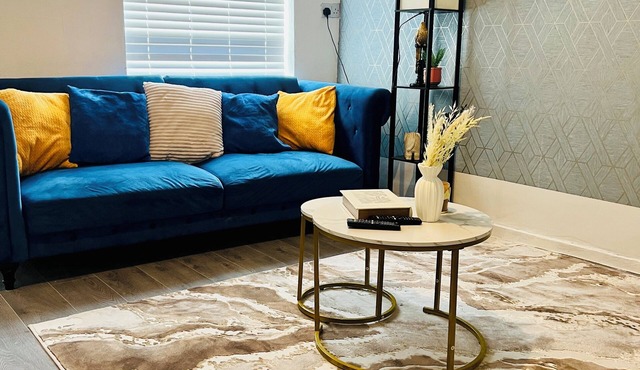 3-Bedroom Home in Walsall | Sleeps 6 | Ideal for Families & Work Stays