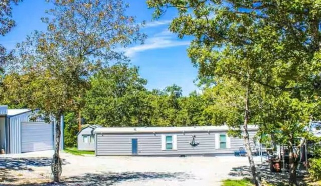 3-bedroom home near Arrowhead State Park!