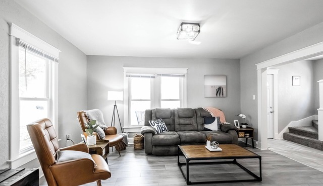 3 Bedroom Home. Near Downtown, UNOH, SRMC, LMH, Husky. Coffee and Tea Bar