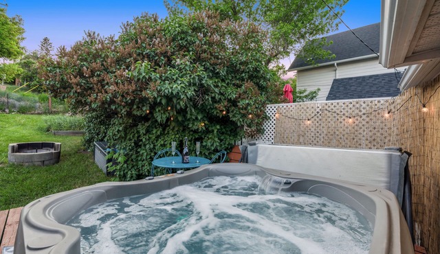 3 Bedroom Home Near Saddledome w/large yard