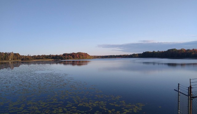 3-bedroom home on the river 10 min. from town also have identical1817617 ID #
