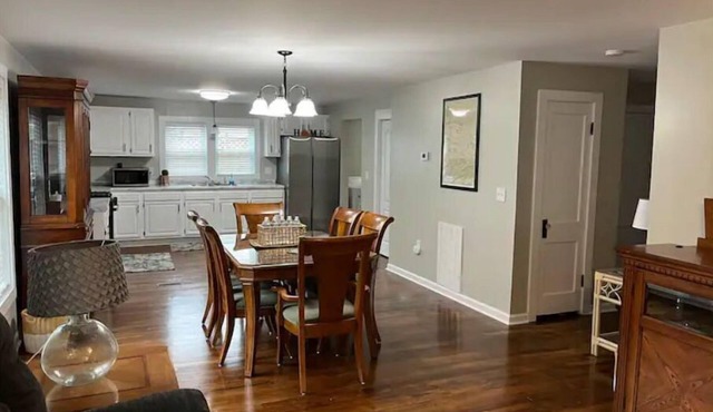 3 bedroom home quiet neighborhood close to trails