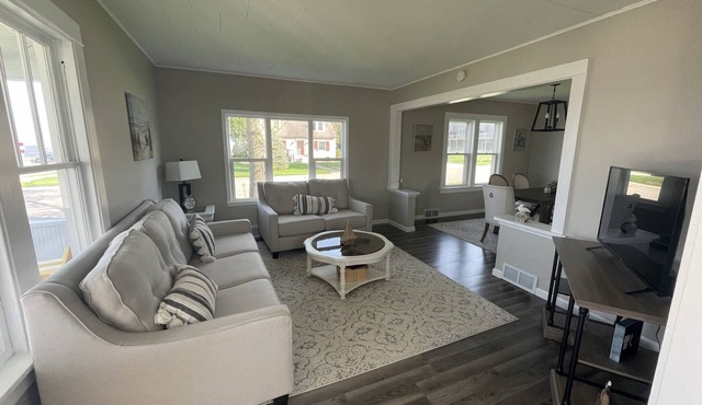 3 Bedroom home (sleeps 8)