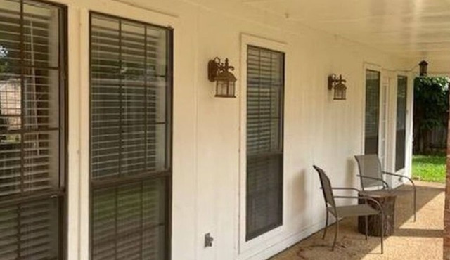 3-bedroom home in highland village close to shops