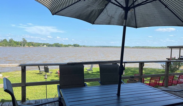 3-bedroom home, waterfront patio, fishing, kayaking, swimming, yoga room