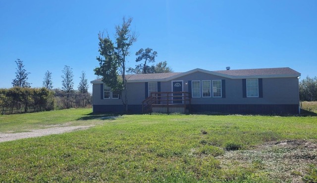 3 Bedroom Home with RV Hookup and Fishing Lake - Manufactured Home