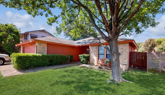 3-bedroom home with enclosed backyard in South Austin