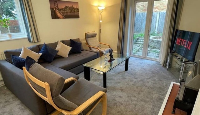 3-bedroom home with free parking