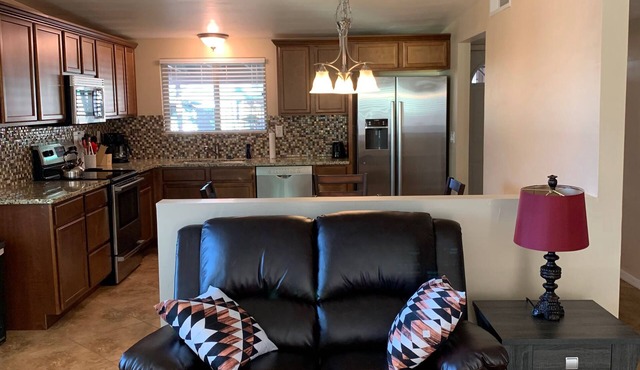 3 Bedroom home with mountain views and private parking . Pet friendly