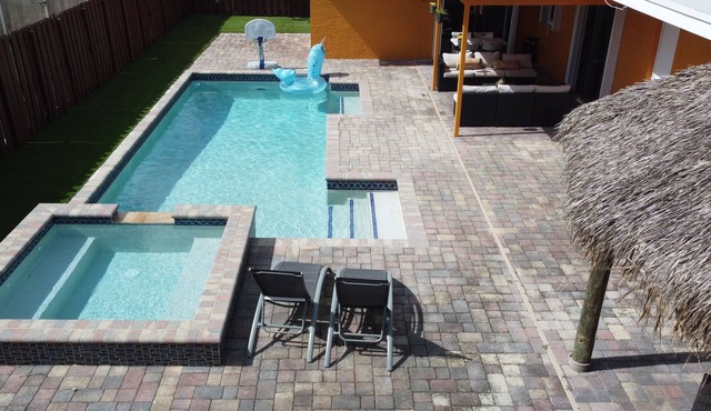 3 Bedroom Home with Pool Next to Sawgrass Mall