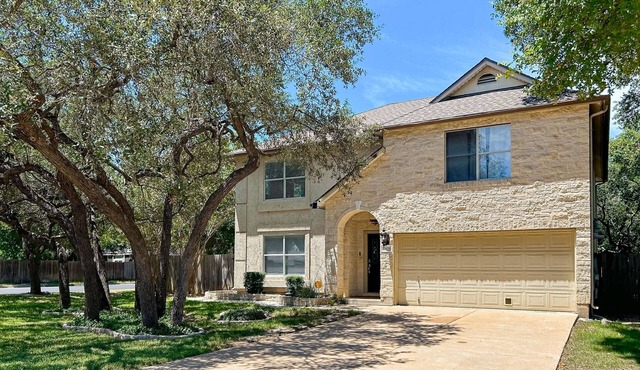 3-bedroom home with private pool, gym room, close to Downtown Austin