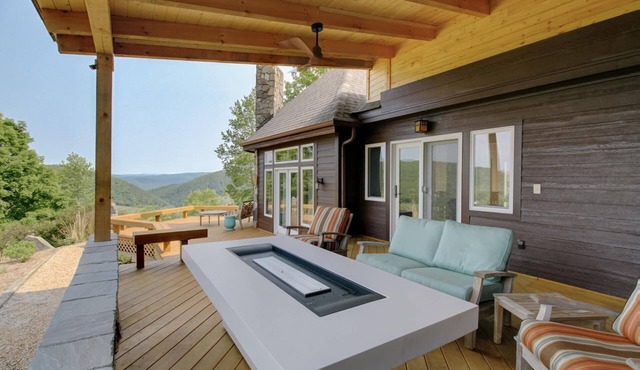 3 Bedroom home with Incredible Mountain Views