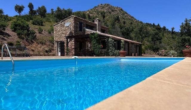 3 bedroom house with pool and stunning views over the Gulf of St Tropez, Var