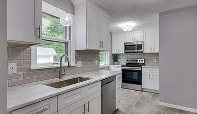 3-bedroom house in fabulous Cleveland Heights with AC