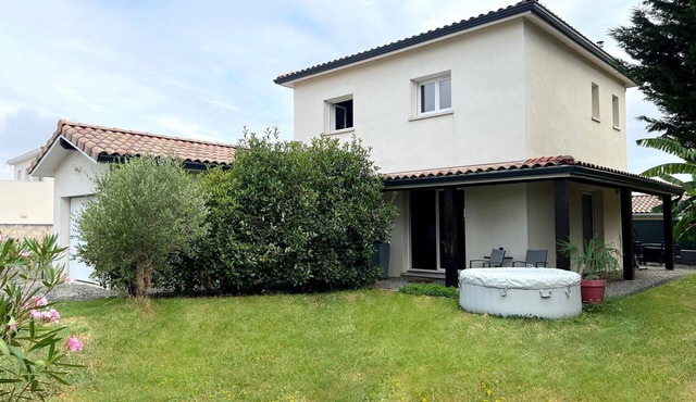 3-bedroom house with jacuzzi