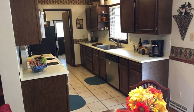 3-bedroom House with 1 Car Garage available for the Holidays