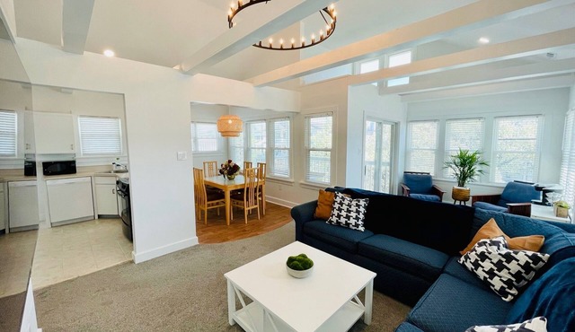 3 Bedroom House, 1 Block from Beach and Boardwalk