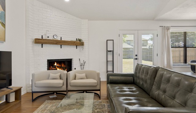 3 Bedroom House - 1 Mile to Downtown - Greenwood District - Fully Fenced