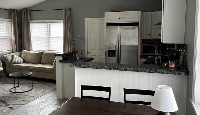 3 bedroom house 2 blocks from city pool