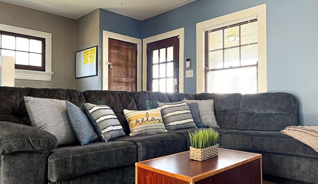 3 Bedroom House, 7 Beds, Sleeps 10, Dayton