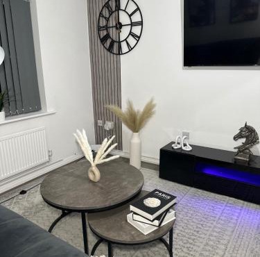 3 Bedroom House Close to City Centre Free Parking