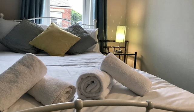 3 Bedroom House Close to M6 & M55