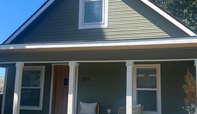 3-bedroom house downtown across from the historic Bingen Theater!