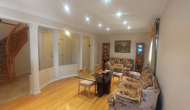 3 bedroom house furnished, Richmond Hill, Bathurst/Elgin Mills