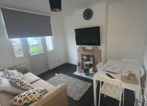 3 Bedroom house Free parking