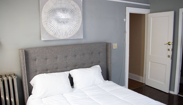 3 bedroom House-Full Kitchen & Bathroom, Livingroom & Dining Room