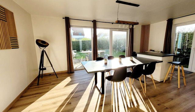 3-bedroom house garden parking near beach, WIFI, pets allowed