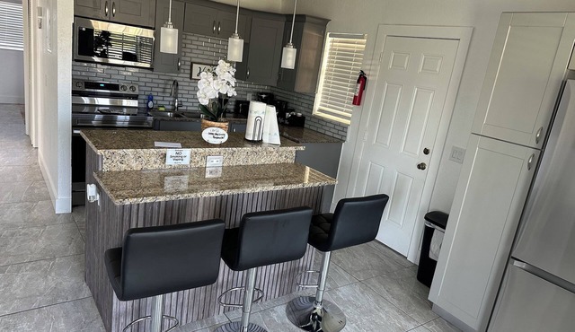 3-bedroom house in terrific Pompano Beach with WiFi, AC, 15 mins near beach.