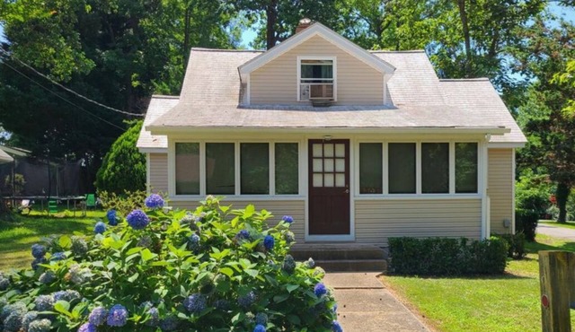 3-bedroom house in soothing Saint Leonard with AC for relaxing stays